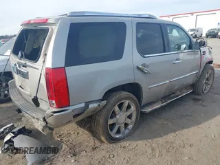 2008 Cadillac Escalade with VIN 1GYFK63848R236600, listed as a IAAI auction lot 41708402 with 193,214 mi miles. Bid and sale history available at carsss.com. Image 4.