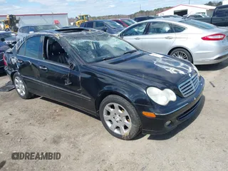 2005 Mercedes-Benz C 240 z VIN WDBRF61J05F567733, wystawiony jako IAAI lot #41720939 z przebiegiem 89 837 mil mil oraz . Historia ofert i sprzedaży dostępna na DreamBid. Obrazek 1.