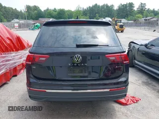 2022 Volkswagen Tiguan SE with VIN 3VV2B7AXXNM060140, listed as a IAAI auction lot 40300638 with 25,955 mi miles and . Bid and sale history available at DreamBid. Image 16.