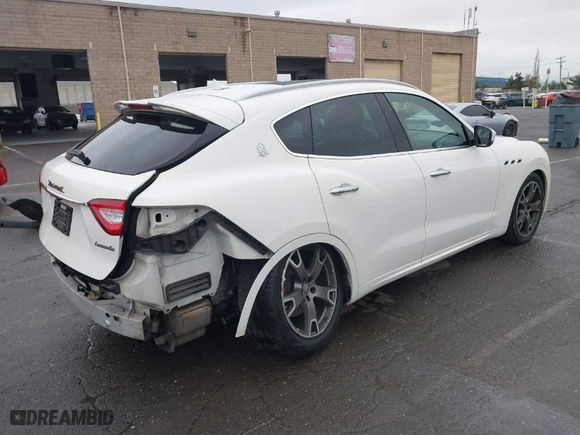 2017 Maserati Levante with VIN ZN661XUS7HX253832, listed as a IAAI auction lot 41732363 with 87,228 mi miles. Bid and sale history available at carsss.com. Image 4.