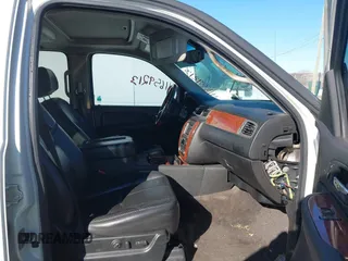 2008 Chevrolet Tahoe LTZ с VIN 1GNFK13048R224974, выставлен на аукционе IAAI как лот 41659213 с пробегом 291 224 миль миль и . История ставок и продаж доступна на DreamBid. Изображение 5.