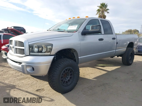 2005 Dodge 3500 SLT z VIN 3D7LS38CX5G750960, wystawiony jako IAAI lot #41681585 z przebiegiem 213 608 mil mil oraz . Historia ofert i sprzedaży dostępna na DreamBid. Obrazek 17.