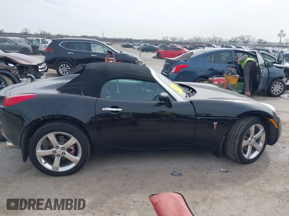 2007 Pontiac Solstice z VIN 1G2MB35B87Y135895, wystawiony jako IAAI lot #41733986 z przebiegiem 50 109 mil mil oraz . Historia ofert i sprzedaży dostępna na DreamBid. Obrazek 13.