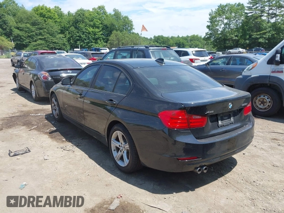 2015 BMW 3 Series 328i xDrive z VIN WBA3B5C52FP653910, wystawiony jako IAAI lot #42563622 z przebiegiem 153 033 mil mil oraz . Historia ofert i sprzedaży dostępna na DreamBid. Obrazek 3.
