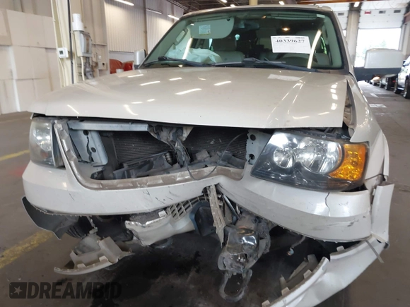 2005 Ford Expedition Limited with VIN 1FMFU20585LA92398, listed as a IAAI auction lot 40339627 with 154,554 mi miles. Bid and sale history available at carsss.com. Image 6.