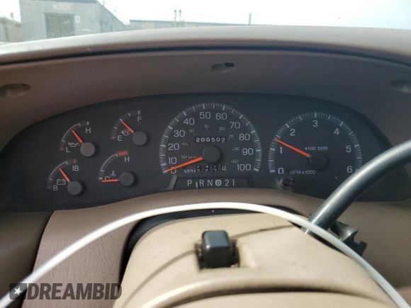 1998 Ford Expedition XLT with VIN 1FMRU17L8WLA61813, listed as a Copart auction lot 64687765 with 200,502 mi miles and Salvage title. Bid and sale history available at DreamBid. Image 9.
