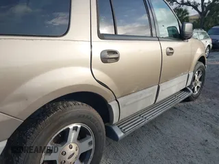 2003 Ford Expedition Special Service with VIN 1FMRU15W53LA44296, listed as a IAAI auction lot 41084481 with 1 mi miles. Bid and sale history available at carsss.com. Image 12.