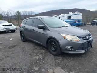 2012 Ford Focus SE with VIN 1FAHP3K24CL405205, listed as a IAAI auction lot 41959842 with 204,741 mi miles. Bid and sale history available at carsss.com. Image 1.
