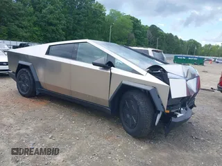2024 Tesla Cybertruck z VIN 7G2CEHED5RA039734, wystawiony jako IAAI lot #42244205 z przebiegiem 8 443 mil mil oraz . Historia ofert i sprzedaży dostępna na DreamBid. Obrazek 1.