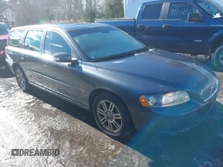 2007 Volvo V70 2.4L с VIN YV1SW612272648409, выставлен на аукционе IAAI как лот 41565870 с пробегом 244 905 миль миль и . История ставок и продаж доступна на DreamBid. Изображение 1.
