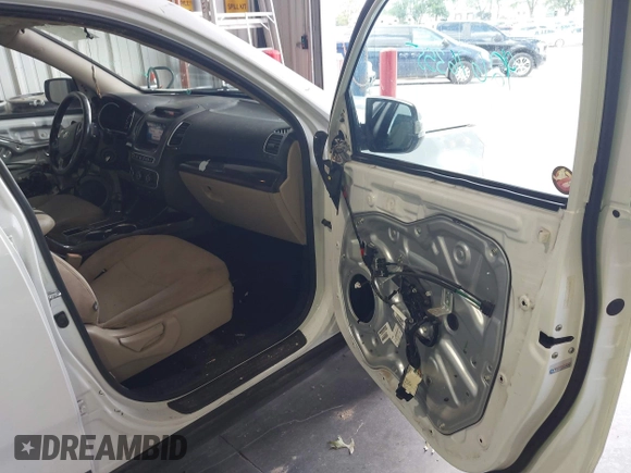 2015 Kia Sorento LX with VIN 5XYKTDA75FG653090, listed as a IAAI auction lot 42676355 with 153,476 mi miles and . Bid and sale history available at DreamBid. Image 5.