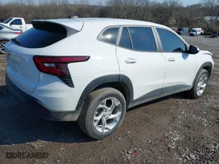 2024 Chevrolet Trax LS with VIN KL77LFE26RC071005, listed as a IAAI auction lot 41223029 with 38,785 mi miles. Bid and sale history available at carsss.com. Image 4.