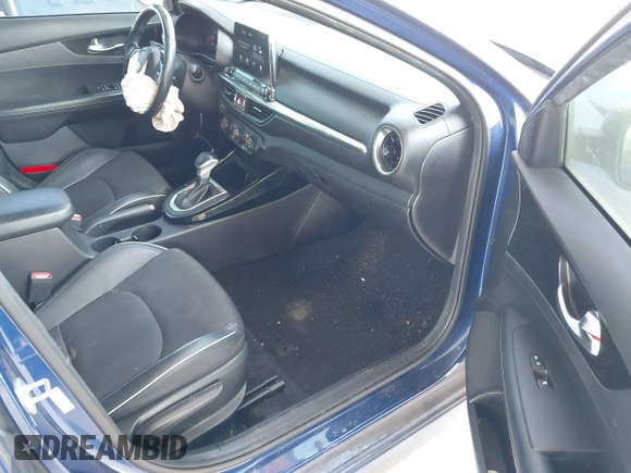 2021 Kia Forte GT-Line z VIN 3KPF34AD2ME386931, wystawiony jako IAAI lot #42333561 z przebiegiem 83 689 mil mil oraz . Historia ofert i sprzedaży dostępna na DreamBid. Obrazek 5.