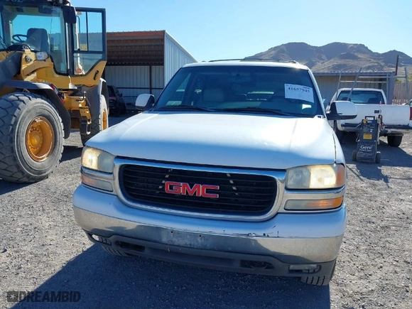 2002 GMC Yukon SLT with VIN 1GKEC13T32R256757, listed as a IAAI auction lot 41657945 with 331,831 mi miles. Bid and sale history available at carsss.com. Image 6.