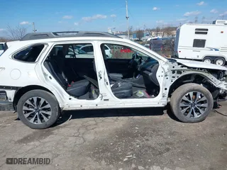 2017 Subaru Outback Limited with VIN 4S4BSANC7H3341882, listed as a IAAI auction lot 41878218 with 81,962 mi miles. Bid and sale history available at carsss.com. Image 6.