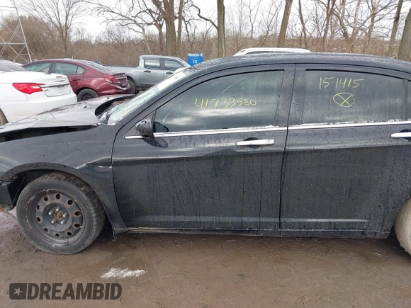 2014 Chrysler 200 Limited with VIN 1C3CCBCG4EN151415, listed as a IAAI auction lot 41733580 with 163,742 mi miles. Bid and sale history available at carsss.com. Image 14.