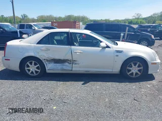 2008 Cadillac STS RWD z VIN 1G6DZ67A580168157, wystawiony jako IAAI lot #42133003 z przebiegiem 133 928 mil mil oraz . Historia ofert i sprzedaży dostępna na DreamBid. Obrazek 13.