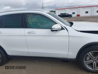 2021 Mercedes-Benz GLC 300 z VIN W1N0G8EBXMF995726, wystawiony jako IAAI lot #41954125 z przebiegiem 90 981 mil mil oraz . Historia ofert i sprzedaży dostępna na DreamBid. Obrazek 14.