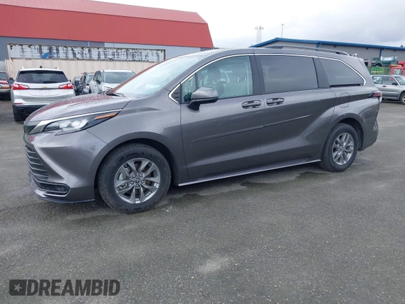 2024 Toyota Sienna LE with VIN 5TDKSKFC6RS140774, listed as a IAAI auction lot 41991677 with 5,433 mi miles. Bid and sale history available at carsss.com. Image 2.