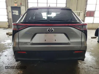 2023 Toyota bZ4X XLE z VIN JTMABACA4PA020538, wystawiony jako Copart lot #81643063 z przebiegiem 4 171 mil mil oraz . Historia ofert i sprzedaży dostępna na DreamBid. Obrazek 6.