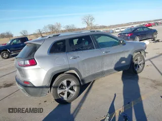 2019 Jeep Cherokee Limited with VIN 1C4PJMDN0KD180598, listed as a IAAI auction lot 41433530 with 137,398 mi miles. Bid and sale history available at carsss.com. Image 4.