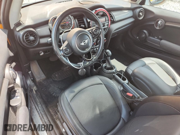 2015 MINI Hardtop z VIN WMWXM5C50F3A57281, wystawiony jako Copart lot #64920085 z przebiegiem 125 537 mil mil oraz Szkoda całkowita • Salvage title. Historia ofert i sprzedaży dostępna na DreamBid. Obrazek 8.