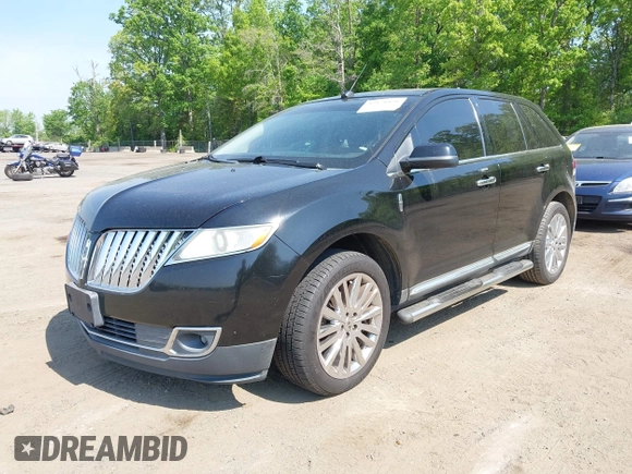 2011 Lincoln MKX with VIN 2LMDJ8JKXBBJ31273, listed as a IAAI auction lot 42170426 with 127,880 mi miles. Bid and sale history available at carsss.com. Image 2.