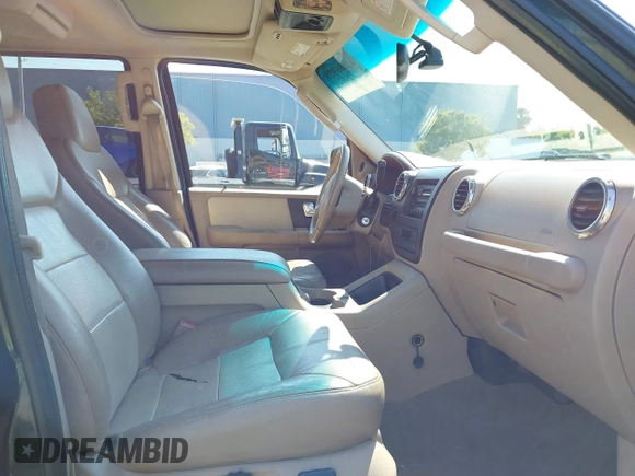 2003 Ford Expedition Eddie Bauer z VIN 1FMFU18L43LA58341, wystawiony jako IAAI lot #42686978 z przebiegiem 237 507 mil mil oraz . Historia ofert i sprzedaży dostępna na DreamBid. Obrazek 5.