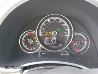 2019 Volkswagen Beetle S with VIN 3VWFD7AT2KM701622, listed as a IAAI auction lot 41520300 with 1 mi miles. Bid and sale history available at carsss.com. Image 7.
