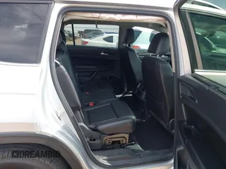 2018 Volkswagen Atlas SEL with VIN 1V2MR2CAXJC537383, listed as a IAAI auction lot 42353413 with 121,626 mi miles and . Bid and sale history available at DreamBid. Image 8.