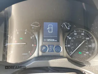 2014 Lexus GX 460 z VIN JTJBM7FX1E5065053, wystawiony jako Copart lot #52108525 z przebiegiem 189 208 mil mil oraz Tytuł czysty. Historia ofert i sprzedaży dostępna na DreamBid. Obrazek 9.