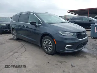 2021 Chrysler Pacifica Hybrid Touring L z VIN 2C4RC1L74MR586369, wystawiony jako IAAI lot #41910408 z przebiegiem 70 575 mil mil oraz . Historia ofert i sprzedaży dostępna na DreamBid. Obrazek 1.