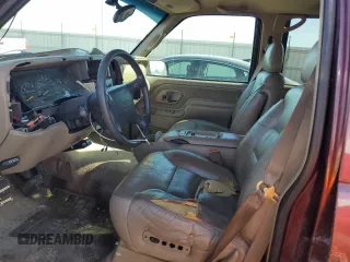 1997 GMC Suburban with VIN 1GKFK16R0VJ739603, listed as a Copart auction lot 48430045 with 195,017 mi miles and Salvage Title. Bid and sale history available at carsss.com. Image 7.