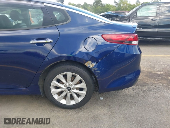 2018 Kia Optima LX with VIN 5XXGT4L32JG189009, listed as a IAAI auction lot 42010285 with 313,004 mi miles. Bid and sale history available at carsss.com. Image 6.