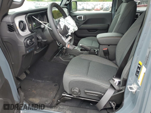 2025 Jeep Wrangler Sahara with VIN 1C4RJXP6XSW585466, listed as a Copart auction lot 62947775 with 1,538 mi miles and Clean title. Bid and sale history available at DreamBid. Image 7.