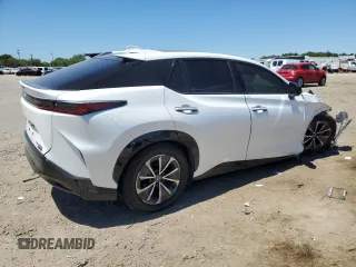 2023 Lexus RZ 450e Premium z VIN JTJAAAAB7PA020268, wystawiony jako Copart lot #58538734 z przebiegiem 12 517 mil mil oraz Szkody całkowita. Historia ofert i sprzedaży dostępna na DreamBid. Obrazek 3.