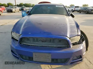 2013 Ford Mustang V6 with VIN 1ZVBP8AM1D5256853, listed as a Copart auction lot 65688035 with 142,838 mi miles and Clean title. Bid and sale history available at DreamBid. Image 5.