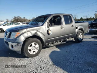 2006 Nissan Frontier SE z VIN 1N6AD07U96C414383, wystawiony jako Copart lot #42487195 z przebiegiem 116 557 mil mil oraz Szkoda całkowita • Salvage title. Historia ofert i sprzedaży dostępna na DreamBid. Obrazek 1.