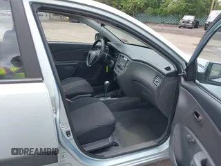 2008 Kia Rio LX z VIN KNADE123586342565, wystawiony jako IAAI lot #42399836 z przebiegiem 122 666 mil mil oraz . Historia ofert i sprzedaży dostępna na DreamBid. Obrazek 5.