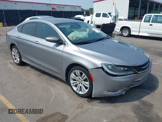 2015 Chrysler 200 Limited z VIN 1C3CCCAB5FN545827, wystawiony jako IAAI lot #42370385 z przebiegiem 134 318 mil mil oraz . Historia ofert i sprzedaży dostępna na DreamBid. Obrazek 1.