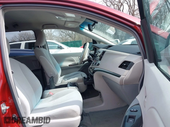 2011 Toyota Sienna LE AAS with VIN 5TDKK3DC7BS007097, listed as a IAAI auction lot 41802056 with 170,471 mi miles. Bid and sale history available at carsss.com. Image 5.