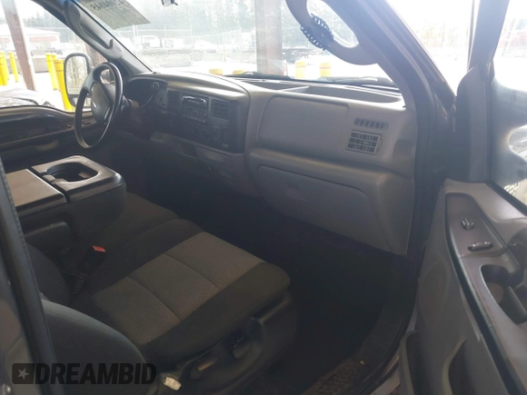 2003 Ford Super Duty F-250 XL with VIN 1FTNX21F33EA22565, listed as a IAAI auction lot 42004045 with 252,604 mi miles. Bid and sale history available at carsss.com. Image 5.