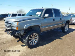 2006 Chevrolet Silverado 1500 LT1 with VIN 2GCEK13TX61184260, listed as a IAAI auction lot 41651907 with 192,143 mi miles. Bid and sale history available at carsss.com. Image 17.