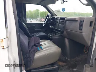 2007 Chevrolet Express Cargo Van with VIN 1GCFG15X271156787, listed as a IAAI auction lot 41980610 with 266,250 mi miles. Bid and sale history available at carsss.com. Image 5.