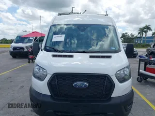 2021 Ford Transit Cargo z VIN 1FTBR1C81MKA40300, wystawiony jako IAAI lot #42707917 z przebiegiem 47 865 mil mil oraz . Historia ofert i sprzedaży dostępna na DreamBid. Obrazek 6.