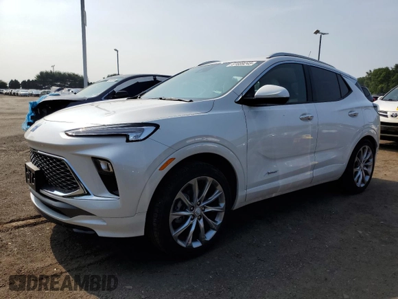 2024 Buick Encore GX Avenir с VIN KL4AMFSL6RB024768, выставлен на аукционе Copart как лот 61689245 с пробегом 5 198 миль миль и Списание • Salvage title. История ставок и продаж доступна на DreamBid. Изображение 1.