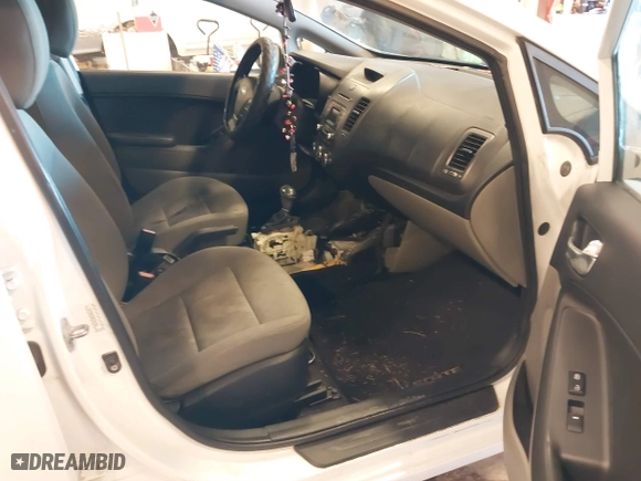 2014 Kia Forte LX with VIN KNAFK4A61E5060696, listed as a IAAI auction lot 41280702 with 229,591 mi miles. Bid and sale history available at carsss.com. Image 5.