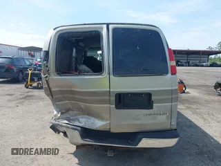 2003 Chevrolet Express Passenger z VIN 1GBFG15X131201183, wystawiony jako IAAI lot #42194710 z przebiegiem 207 602 mil mil oraz . Historia ofert i sprzedaży dostępna na DreamBid. Obrazek 16.
