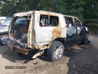 2018 Cadillac Escalade ESV Platinum z VIN 1GYS4KKJ4JR303384, wystawiony jako IAAI lot #40151921 z przebiegiem Nie podano mil oraz . Historia ofert i sprzedaży dostępna na DreamBid. Obrazek 4.