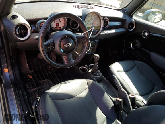 2011 MINI Convertible z VIN WMWZN3C54BTZ78386, wystawiony jako Copart lot #75247934 z przebiegiem 55 875 mil mil oraz Szkoda całkowita • Salvage title. Historia ofert i sprzedaży dostępna na DreamBid. Obrazek 8.